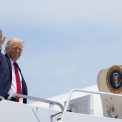 Trump se va intalni saptamana viitoare cu companii de inteligenta artificiala pentru discutii despre planul de impartire a profitului cu guvernul