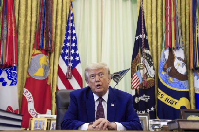 Trump solicta noi demisii in randul serviciilor de informatii ale SUA