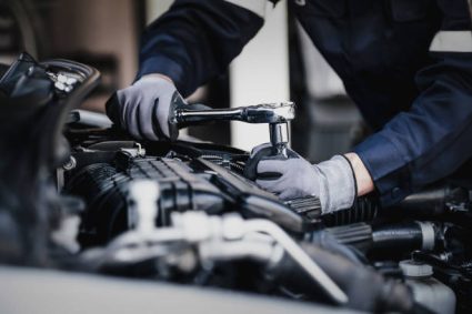 Un clujean a Crezut că își repară mașina: După 3 săptămâni, a primit-o cu cleme rupte și șuruburi lipsă, iar a doua zi nu mai avea nici aer condiționat.