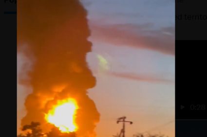 Un depozit de petrol și infrastructura unui port au fost afectate de un incendiu cauzat de un atac masiv cu drone atribuit Ucrainei.