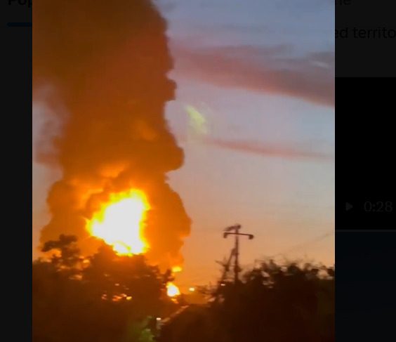 Un depozit de petrol si infrastructura unui port au fost afectate de un incendiu cauzat de un atac masiv cu dronae atribuite Ucrainei