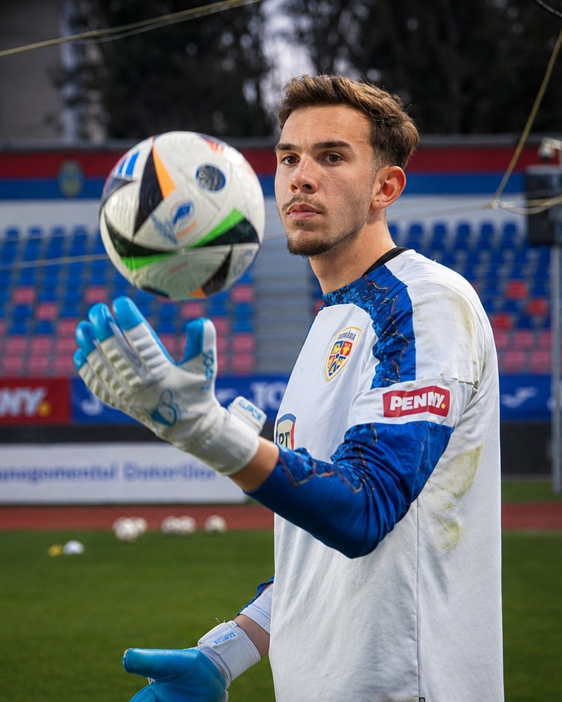 Universitatea Craiova anunta transferul portarului Alexandru Maxim dupa ce echipa FC Voluntari a fost promovata