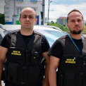 VIDEO Acesi doi eroui agenti de securitate au intervenit in mai putin de doua minute la amenintarea armata din magazinul din Marasti Cluj Napoca