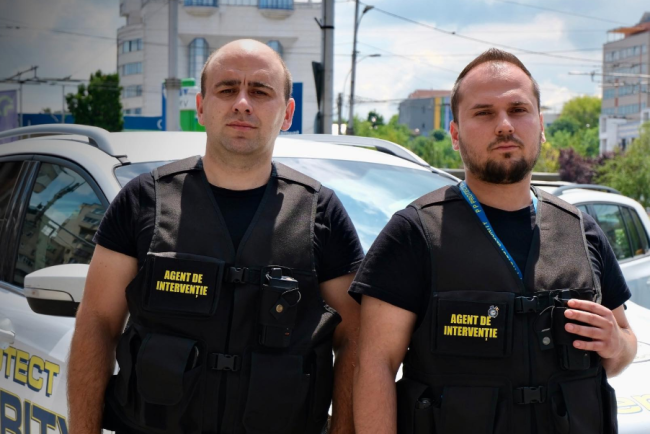 VIDEO Acesi doi eroui agenti de securitate au intervenit in mai putin de doua minute la amenintarea armata din magazinul din Marasti Cluj Napoca