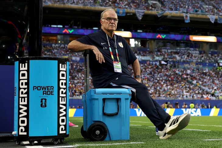 Vestiarul a explodat inainte de meciul decisiv Marcelo Bielsa contestat chiar de sefii Uruguayului