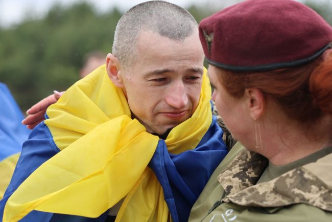 Volodimir Zelenski anunta un nou schimb de prizonieri 185 de soldati ucraineni si un civil s au intors acasa