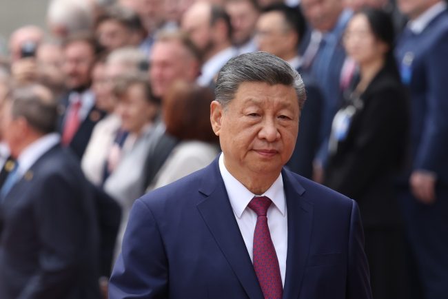 Xi Jinping calatoreste in Coreea de Nord pentru discutii supravegheate cu Kim Jong Un