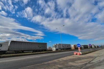 Canicula provoacă blocaje pe drumurile pentru camioane duminică în Cluj și alte 15 județe: restricții de 8 ore și o listă extinsă de excepții.