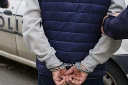Clujean de 34 de ani reținut pentru violență domestica asupra unui membru al familiei. A agresat-o și i-a distrus telefonul.