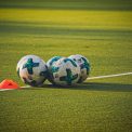 controversele privind gazonul artificial din cauza continerii substantelor cancerigene acesta a fost inlocuit in stadioanele cupei mondiale