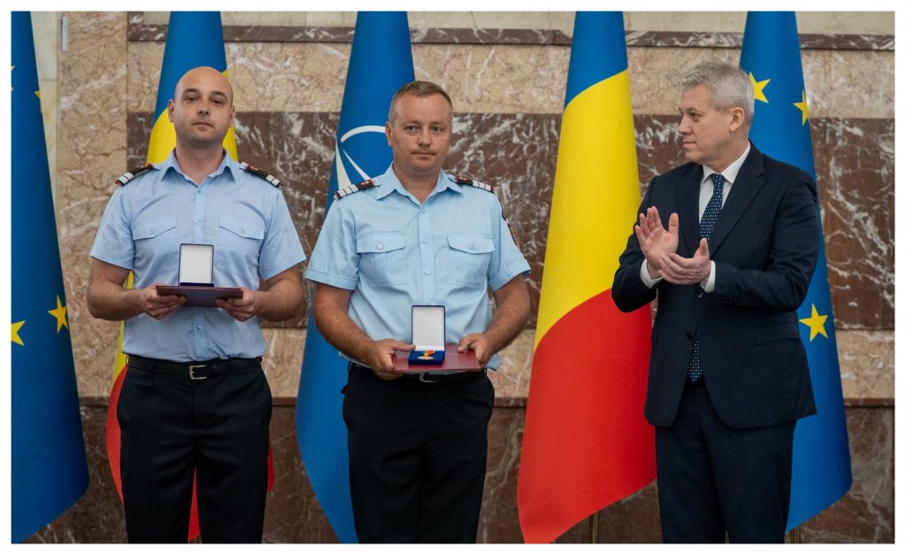 curaj extrem doi salvatori din cluj au spart gheata pentru a salva o viata si au fost recompensati