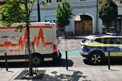 EXCLUSIV VIDEO. Tragedie în centrul Clujului: O turistă a fost găsită moartă pe strada Regele Ferdinand. Echipajele de intervenție au fost chemate de urgență.