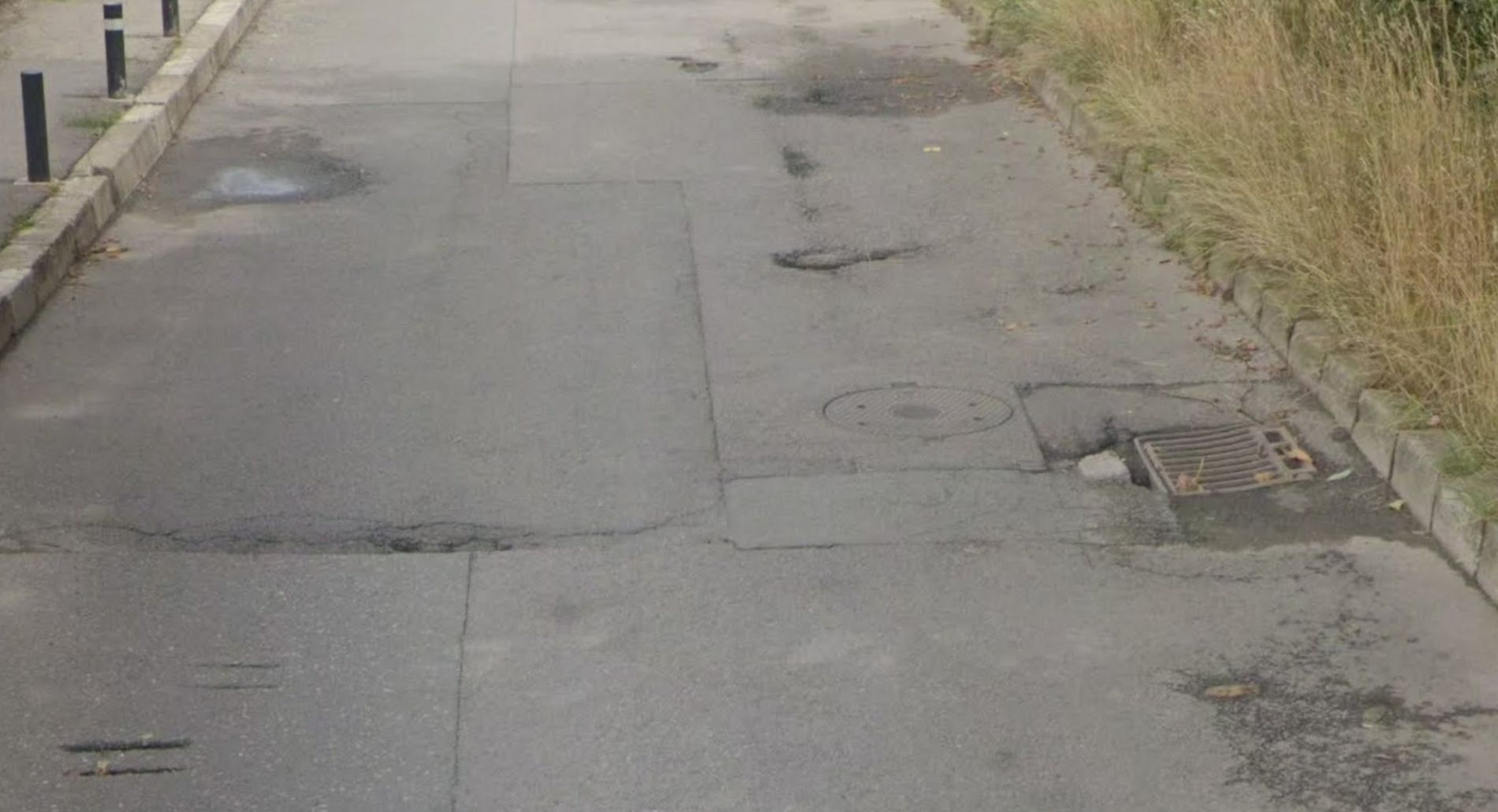 gropi misterioase aparute pe o strada din cluj napoca un locuitor din dambu rotund a raportat deteriorari in doua zone diferite sunt de dimensiuni mari