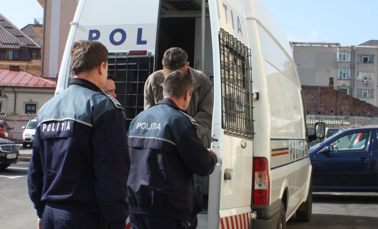 inca un barbat din cluj a fost retinut pentru incalcarea unui ordin de protectie politia adopta o politica de toleranta zero in aceste cazuri iar multi risca consecinte