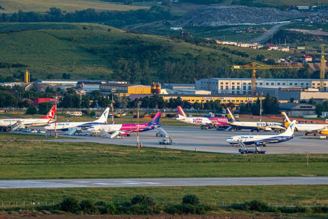 incident grav la aeroportul cluj un angajat al romatsa a fost surprins drogat in timpul serviciului avand responsabilitati esentiale pentru navigatie si comunicatii