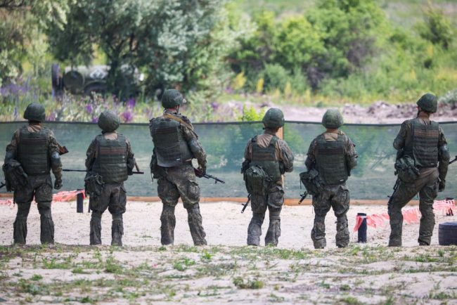 sute de soldati rusi ar fi fost instruirti in china in tactici de razboi modern si utilizarea dronelor