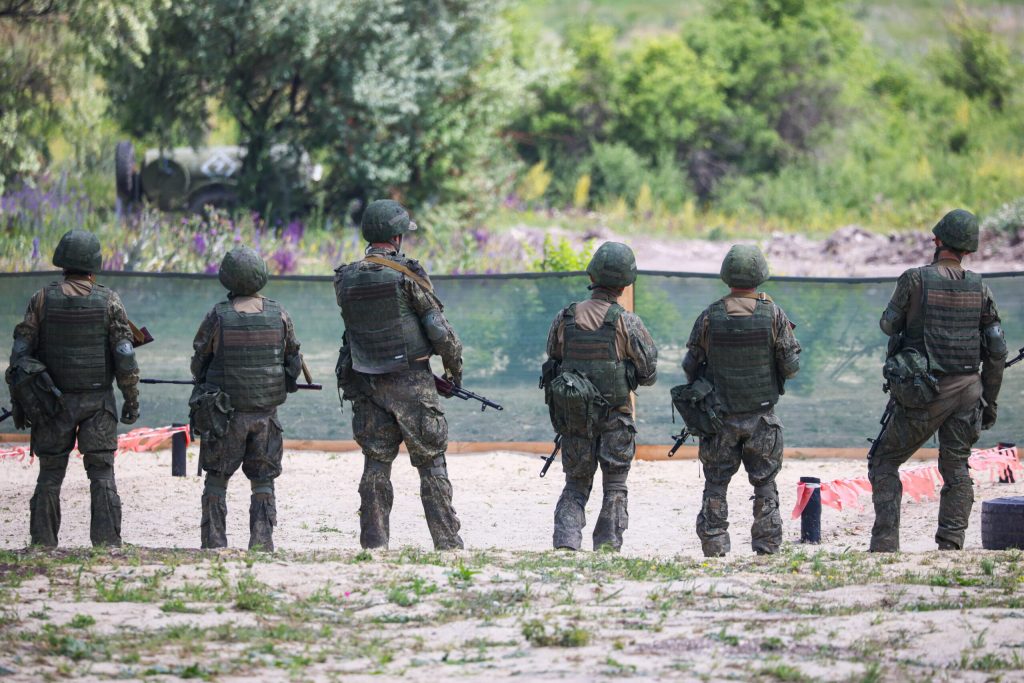sute de soldati rusi ar fi fost instruirti in china in tactici de razboi modern si utilizarea dronelor