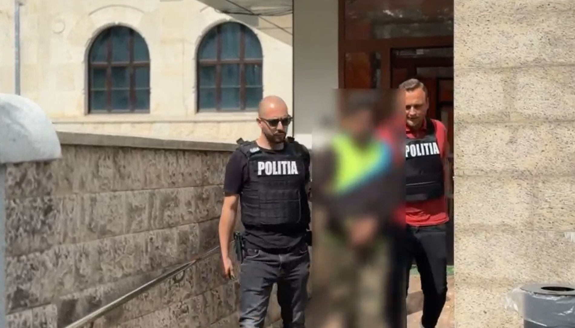 video caz socant in cluj un barbat a fost agresat si jefuit de un alt barbat care a patruns in locuinta sa fiind terorizat timp de mai multe zile