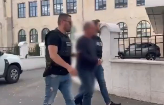 video liderul spiritual al unei secte din cluj arestat pentru agresiuni si abuzuri asupra minorelor mascatii au intervenit in forta