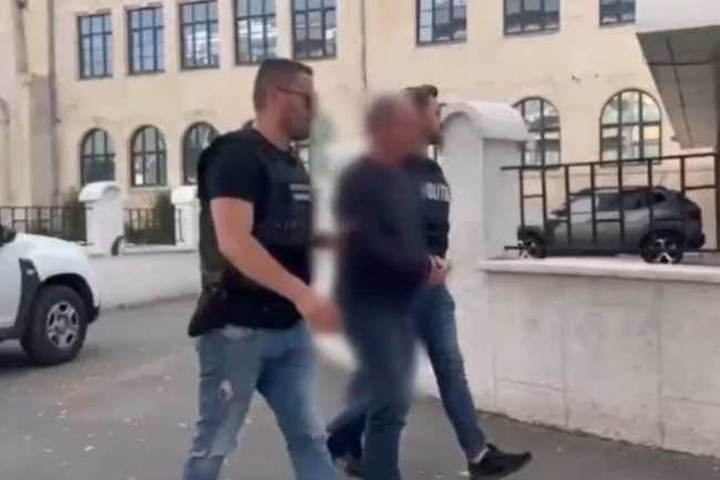 video liderul spiritual al unei secte din cluj arestat pentru agresiuni si abuzuri asupra minorelor mascatii au intervenit in forta