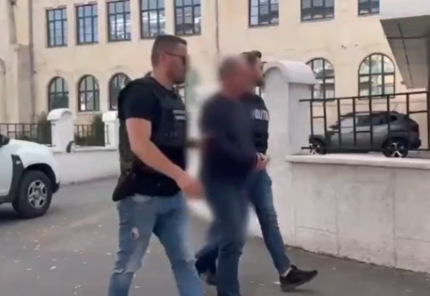 video liderul spiritual al unei secte din cluj arestat pentru agresiuni si abuzuri asupra minorelor mascatii au intervenit in forta