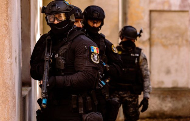 11 perchezitii efectuate la Constanta in cazul in care sunt investigati procurorii Gigi Valentin Stefan si Teodor