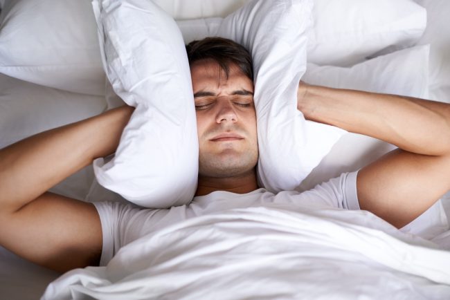 Alarm cu pene i cioc pentru muli clujeni Nu mai au linite nici dimineaa nici n timpul zilei din cauza cocoilor vecinilor Nu mai putem
