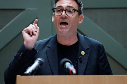 Andy Burnham își propune să găsească miliarde pentru a acoperi deficitul de apărare al Regatului Unit.