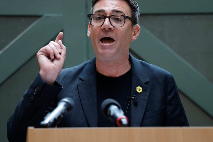 Andy Burnham isi propune sa gaseasca miliarde pentru a acoperi deficitul de aparare al Regatului Unit
