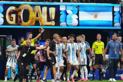 Argentina s-a calificat în semifinalele Campionatului Mondial după ce a învins Elveția cu 3-1.