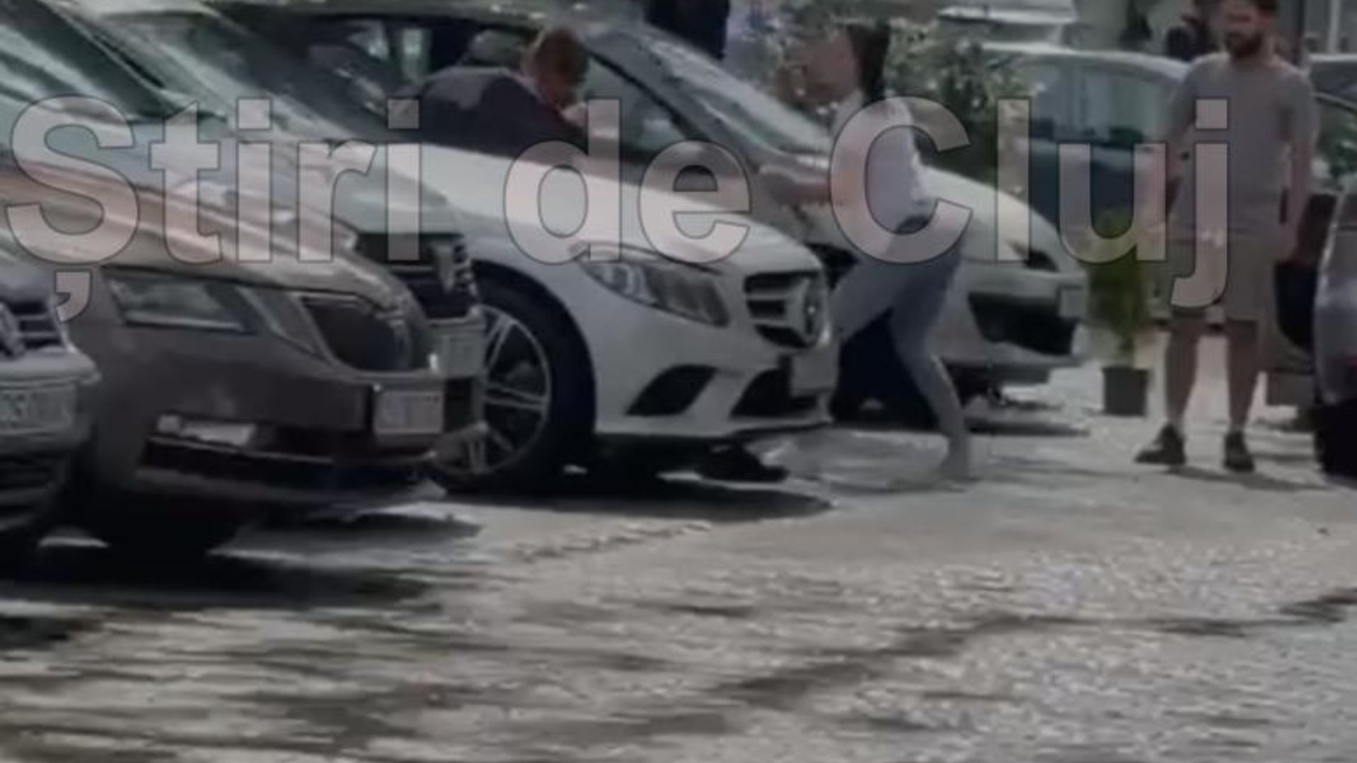 Batausii de la Sigma Shopping Center retinuti de politie dupa imaginile difuzate de Stiri de Cluj S au duelat ca in Vestul Salbatric