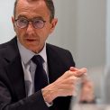 Candidatul la presedintia Frantei Retailleau sugereaza ca data alegerilor avanteajeaza stanga