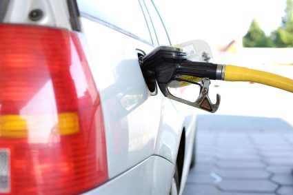 Ce se ascunde în spatele prețurilor la carburant? Un expert analizează o situație „uimitoare”