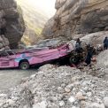 Cel puin 40 de persoane au murit dup ce un autobuz s a prbuit ntr o prpastie n Pakistan
