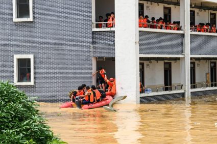 China se pregătește pentru un taifun puternic, după o săptămână cu precipitații abundente.