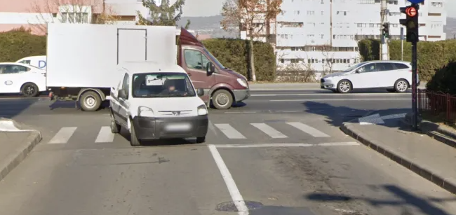 Clujenii cer o noua trecere de pietoni pe strada Frunzisului Multi traverseaza ilegal este periculos