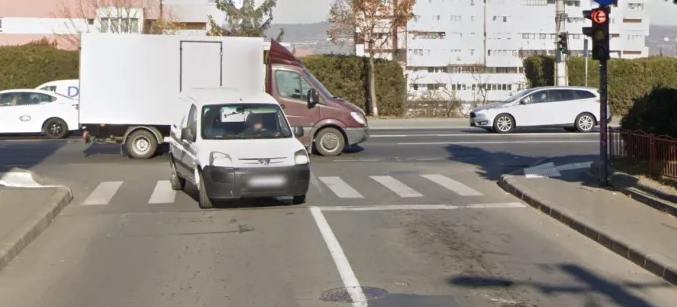 Clujenii cer o noua trecere de pietoni pe strada Frunzisului Multi traverseaza ilegal este periculos