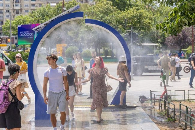Clujul are doar patru locuri de racorire in centru in timpul caniculei pe cand Barcelona dis pune de 500 Un consilier local ii cere lui Emil Boc sa se implice mai activ