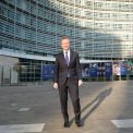 Comisia Europeana evalueaza optunea trimiterii oficialilor in alte state pentru a lucra