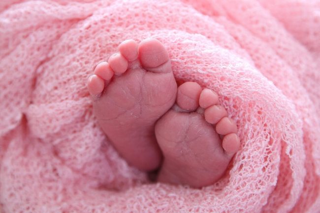 Cum a reusit o femeie din Sibiu sa adopte o fetita fara a fi insarcinata