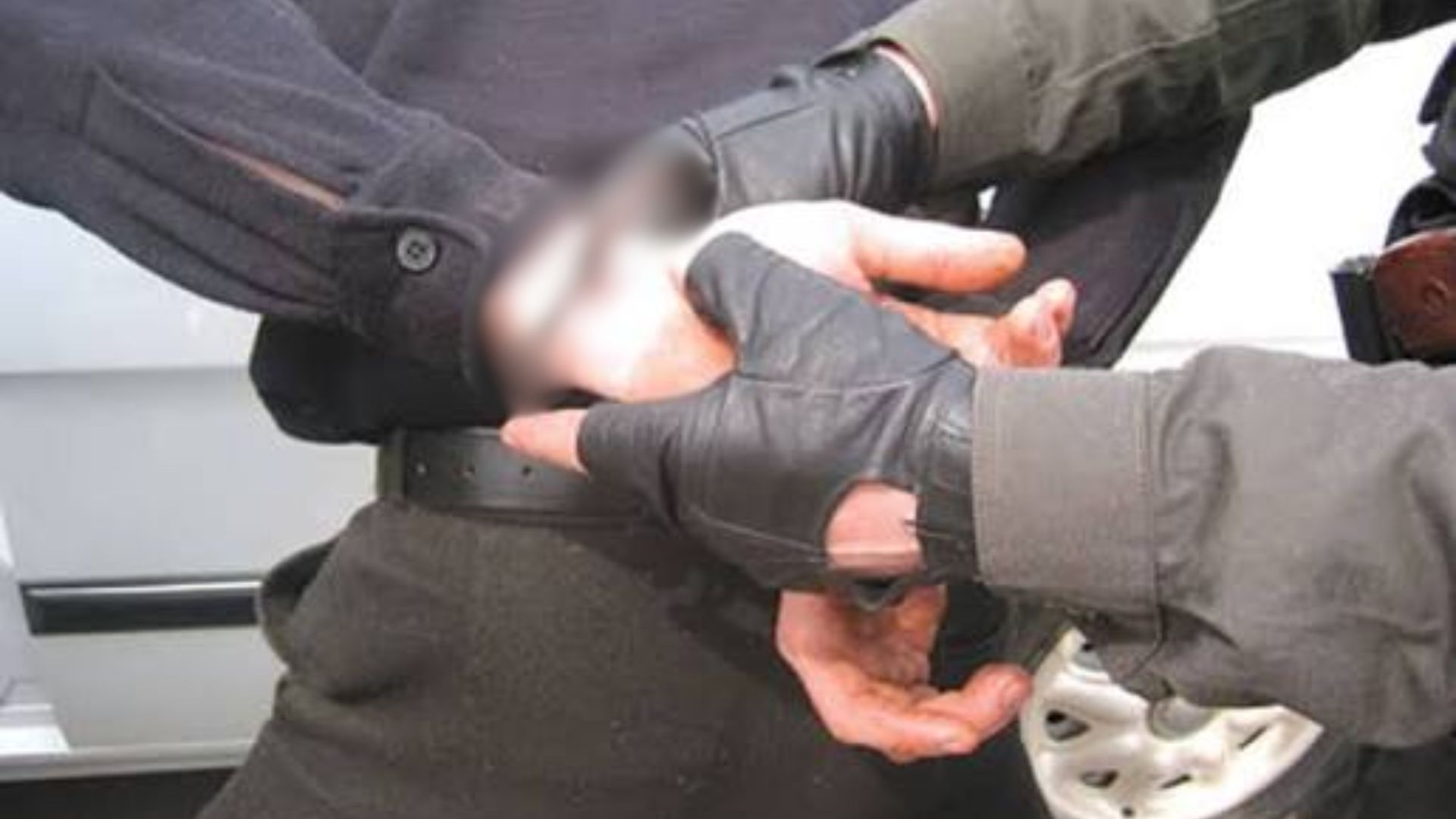 DIICOT Cluj loveste puternic crima organizata Grupul suspectat de trafic de substante interzise prins in urma perchezitiilor si retinerilor in lant