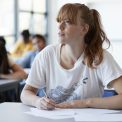 Elevii sustin BAC ul in conditii caniculare iar parintii aduc ventilatoare de acasa Consilierul Paul Helmer cere un plan de urgenta pentru scolile din Cluj este inacceptabil