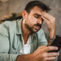 Escrocii trimit mesaje SMS cu amenzi rutiere false Soferii risca sa si piarda banii din cont dupa un singur clic pe un link suspect
