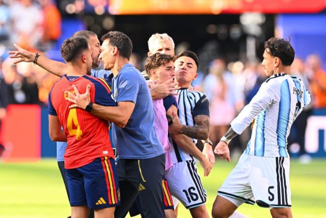 FIFA incepe o ancheta impotriva Argentinei dupa incidentele din finala Cupei Mondiale Mai multi jucatori si membri ai staff ului in atentia autoritatilor