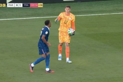 Gestul lui Mbappé față de portarul Paraguayului, după calificarea Franței: „Știm și noi să jucăm necinstit”