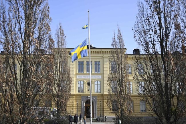 In interiorul luptei din Stockholm pentru a proteja copiii de bande