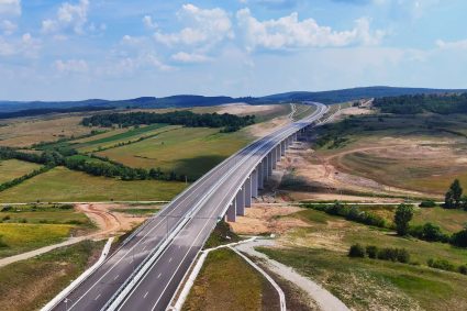 Informații esențiale pentru șoferii din Cluj: Un nou segment al Autostrăzii Transilvania ar putea fi deschis circulației în această lună.
