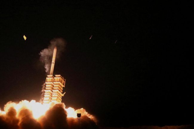 Iranul lanseaza atacuri asupra bazelor militare americane din Bahrain si Iordania