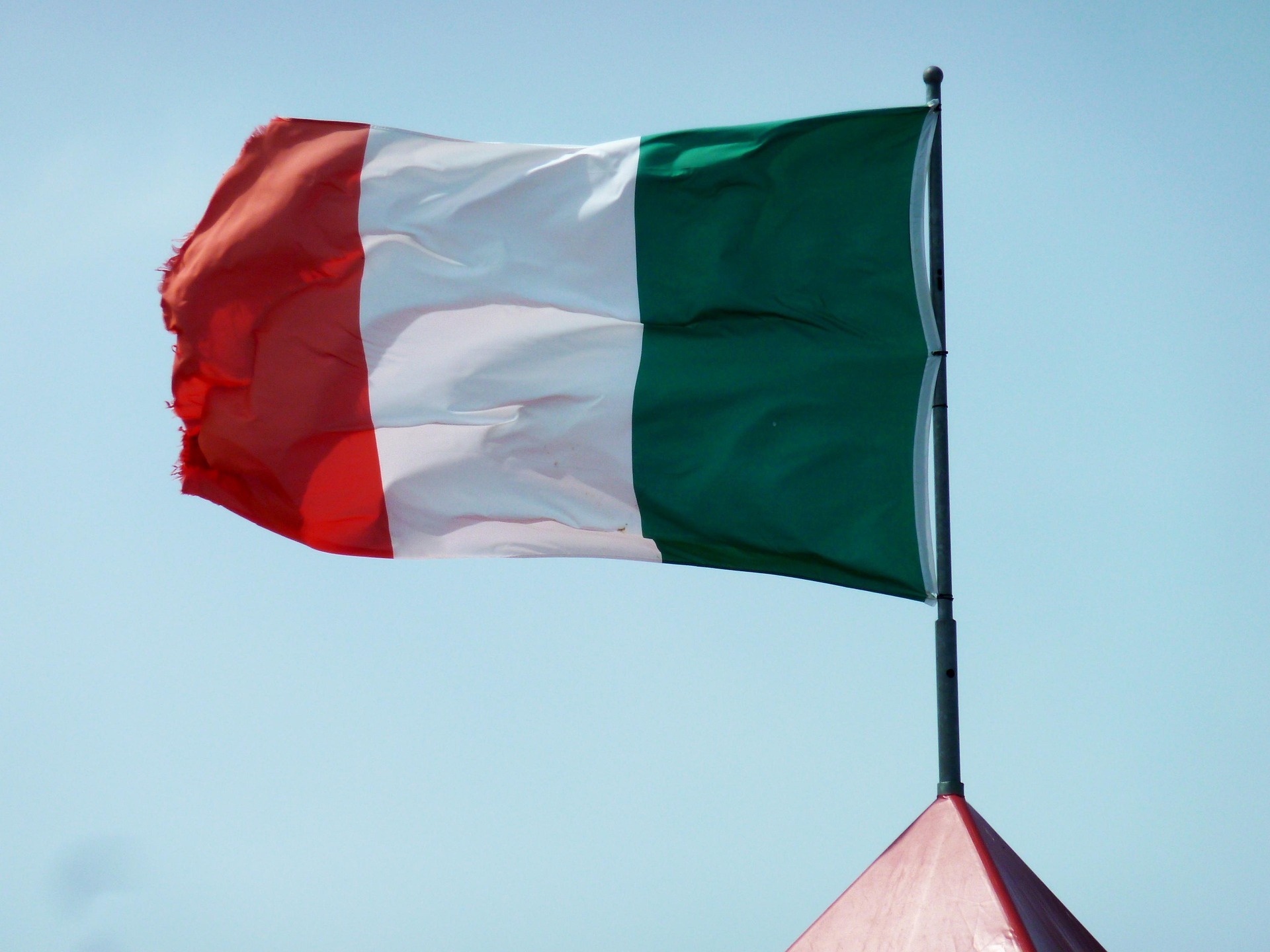 Italia Doi morti in urma unei explozii la o fabrica de artificii