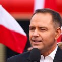 Karol Nawrocki solita Parlamentului sa interzica steagul Armatei Insurgente Ucrainene in Polonia Nu dorim sa l vedem aici